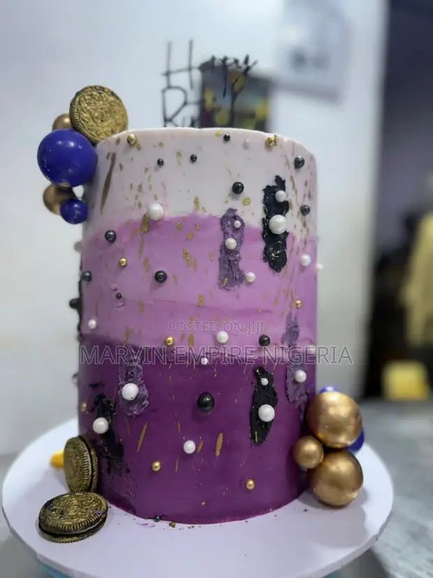 4 Layer Size 8 Cake (Vanilla, Red Velvet, Chocolate) - 1