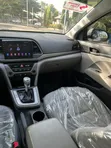 Hyundai Elantra 2017 White - 4