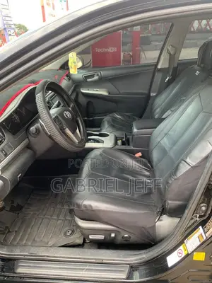 2013 Toyota Camry SE Sedan - Black