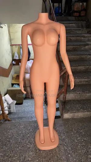 Sabon Mannequin na Mata - Girma 10