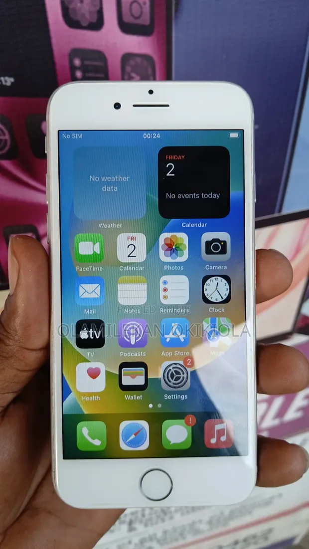 Apple iPhone 8 64GB White - 1