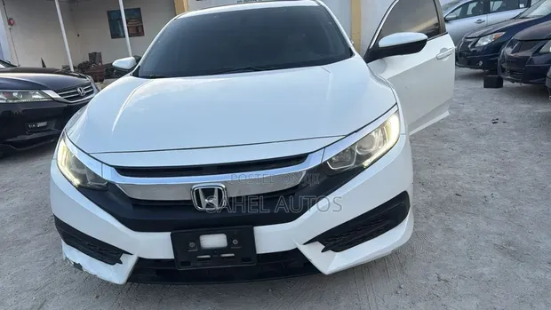 Honda Civic 2015 White - 1