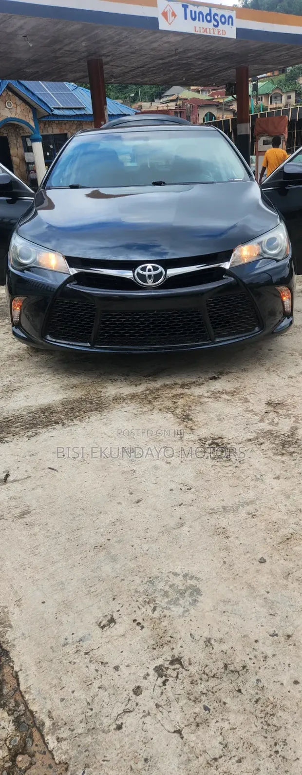 2015 Toyota Camry SE Sedan - 1