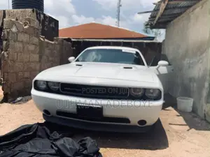 2014 Dodge Challenger SXT Coupe