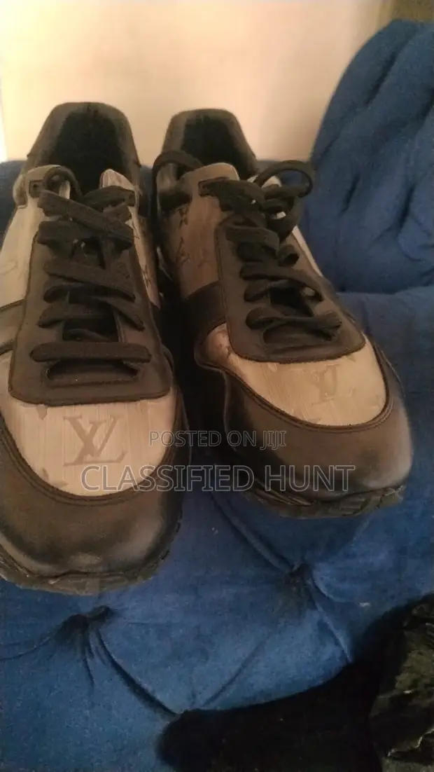Authentic Louis Vuitton Run Away Sneakers Size 43 - 1