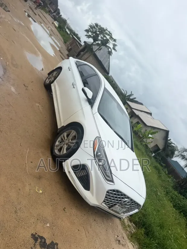 Hyundai Sonata 2018 White - 1