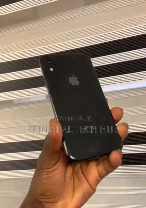 Apple iPhone XR 64GB Black - 1