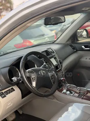 Toyota Highlander Limited 3.5L 4WD 2013 Silver