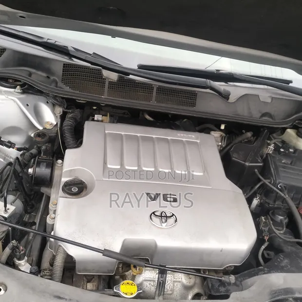 Toyota Venza 2012 Silver - 1