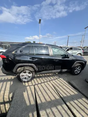 Toyota RAV4 XLE 2021 Baki