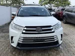 2019 Toyota Highlander XLE Fari
