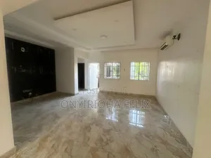Gidan Kwalata 3 Bedroom Mai Sabis don Sawa a Rayuwar Kamp