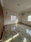 Gidan Kwalata 3 Bedroom Mai Sabis don Sawa a Rayuwar Kamp - 2