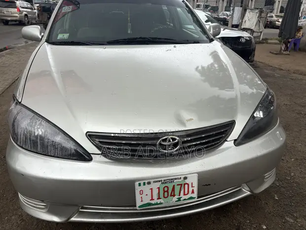 Toyota Camry 2003 Silver - 1