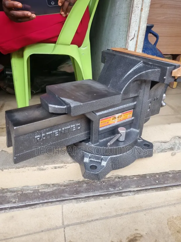 Ingco 8" Bench Vise Mai Juyawa - 1