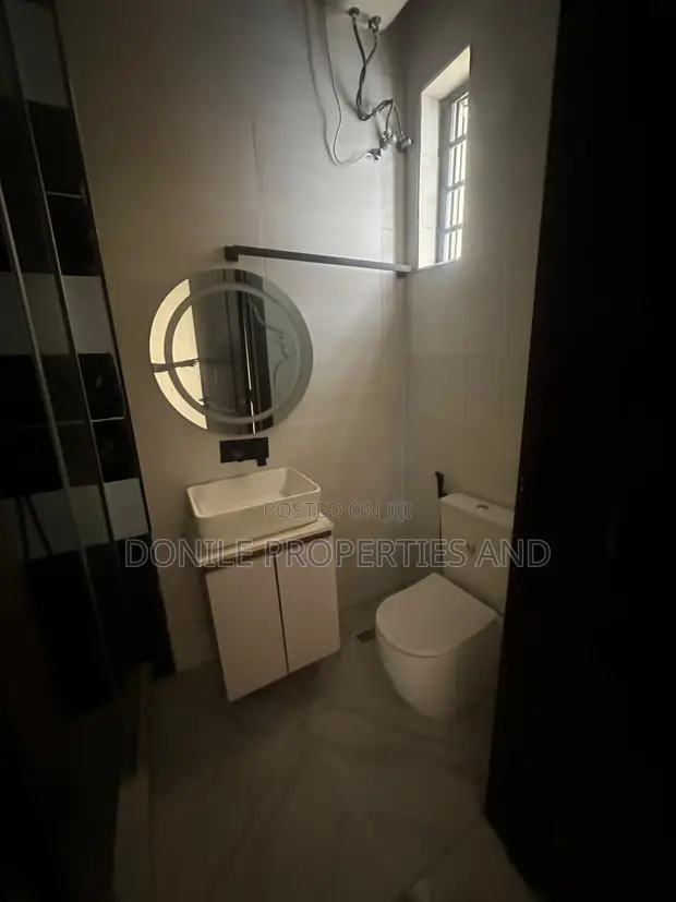 5 Bedroom Detached Duplex da BQ a Osapa London - 1