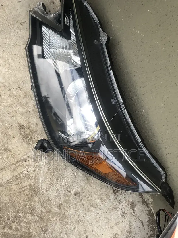Honda CR-V Headlight (Used) - 1