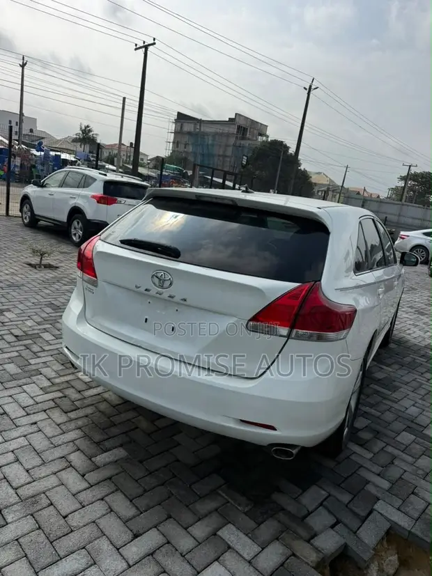 Toyota Venza 2012 White - 1