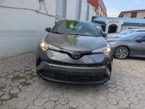 2018 Toyota C-HR XLE FWD Sport Utility
