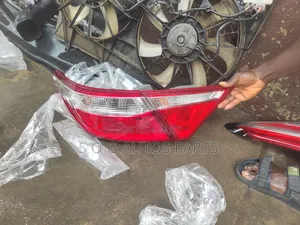 Bakin Bumper na Toyota Camry 2015