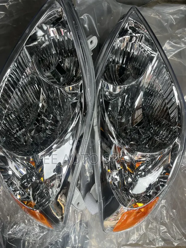 Brand New Toyota Matrix Headlamp 2003-2005 - 1
