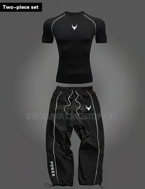 Under Armour Track Suit Na Maza Na Baki - Girman M