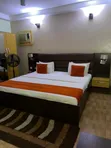 Gidan Baki Mai Dakuna 19 Da Bar, Pool & Parking Don Hayarwa a Ikeja GRA - 1