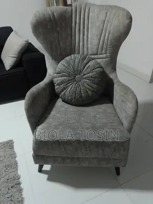 Neatly Used Living Room Chair Set