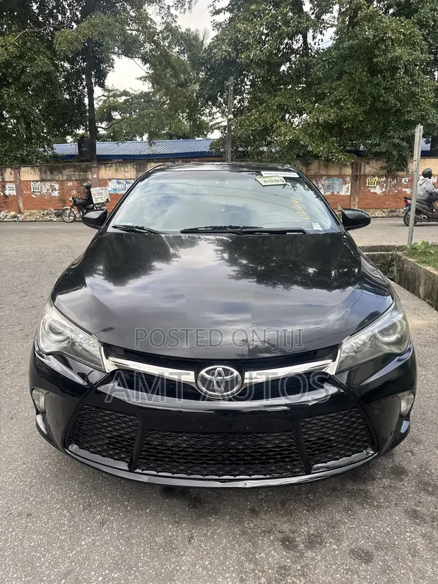 2015 Toyota Camry SE 2.5L Sedan - Foreign Used - 1