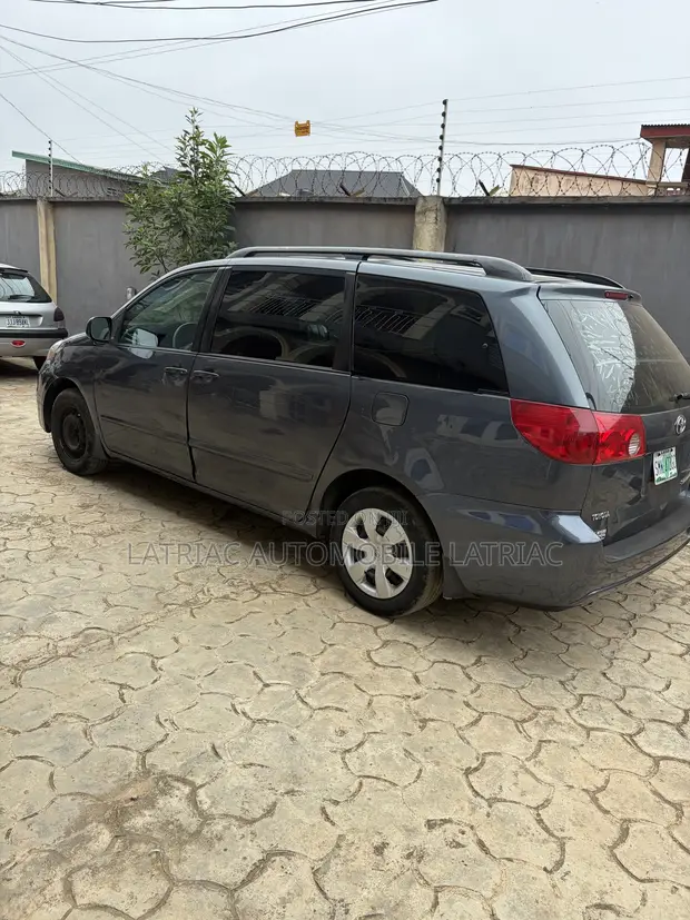 Toyota Sienna LE 2008 Blue - 1