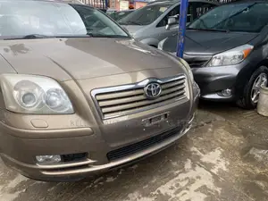Toyota Avensis Liftback 2004 Zinari
