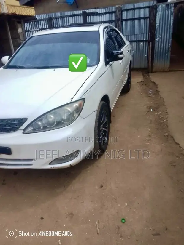 2005 Toyota Camry SE Sedan - 1