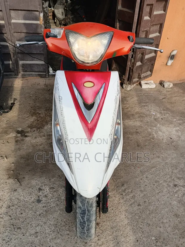 Kymco 125 Scooter 2017 White - 1