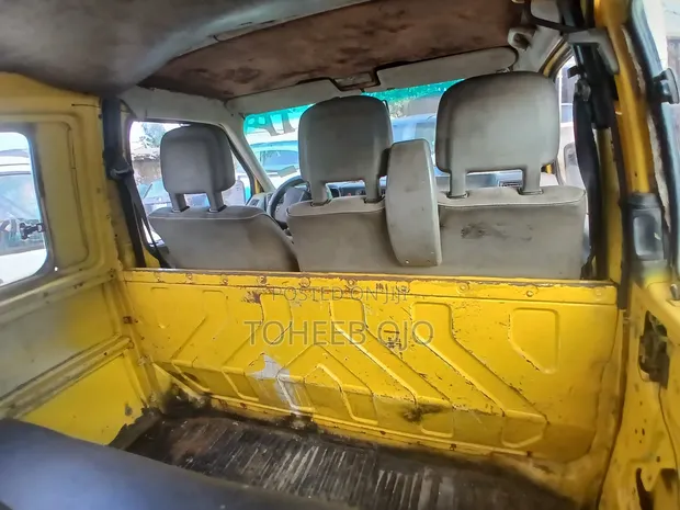 Volkswagen Transporter 1999 Yellow - 1
