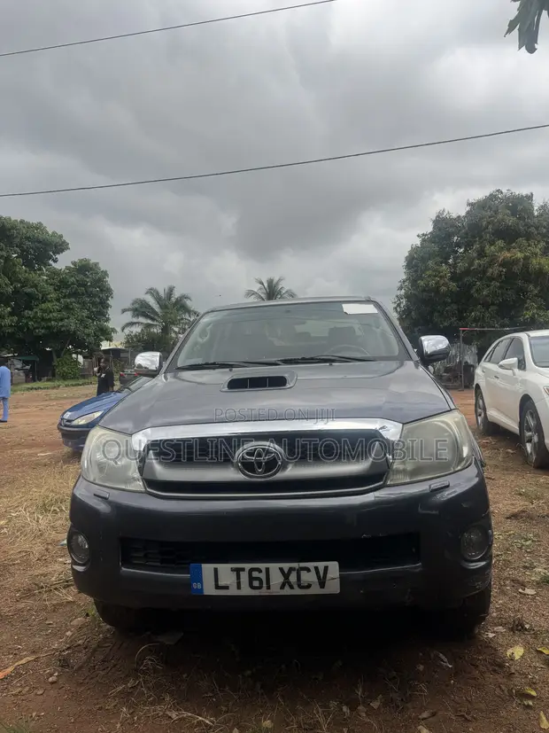 Toyota Hilux 2.5 D-4D 4x4 SRX 2010 Baki - 1