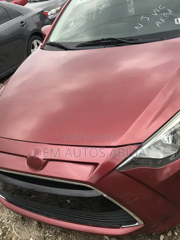 2019 Toyota Yaris Red - 1