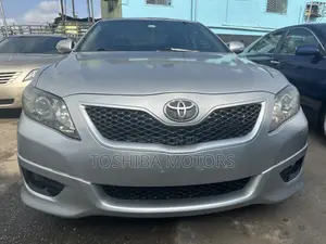 2011 Toyota Camry SE Sedan - Foreign Used