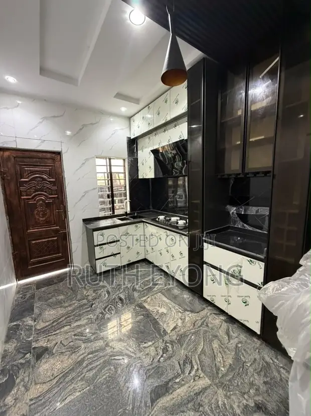 Sabon 2-Bedroom Apartment Don Sawa a Igbo Efon, Lekki - 1