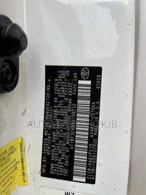 2011 Toyota Camry SE 2.5L White