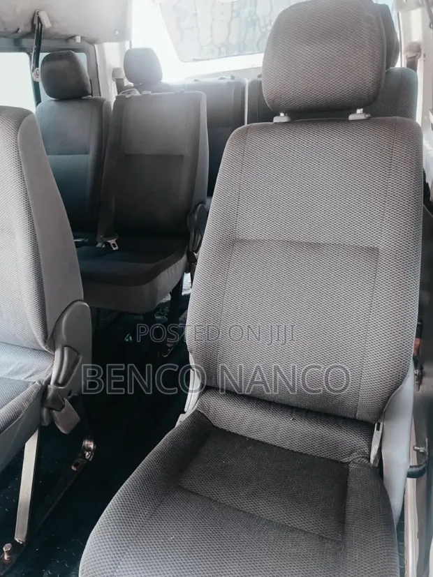 Toyota HiAce 2015 Fari - 1