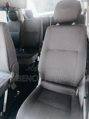 Toyota HiAce 2015 Fari