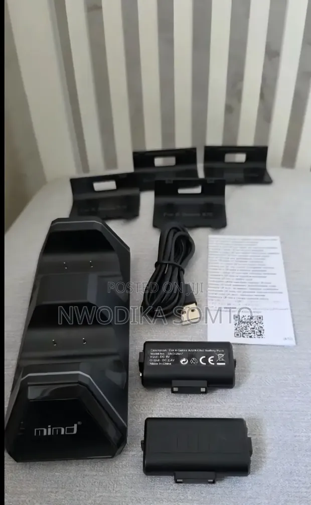 Xbox Controller Battery and Charging Dock - 1