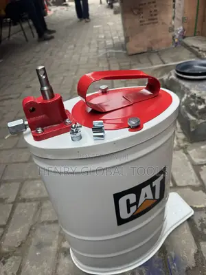 CAT Heavy-Duty Manual Grease Pump / Grease Barrel