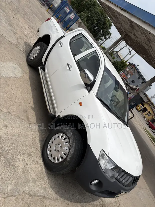 Mitsubishi L200 Double Cab 2.5 136hp 4WD 2012 White - 1