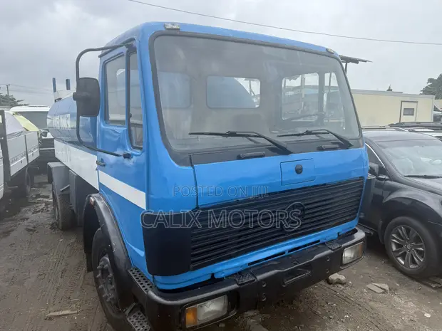 Foreign Used Mercedes-Benz Water Tanker Truck - 1