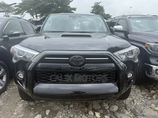 Toyota 4-Runner 2025 Black - 1
