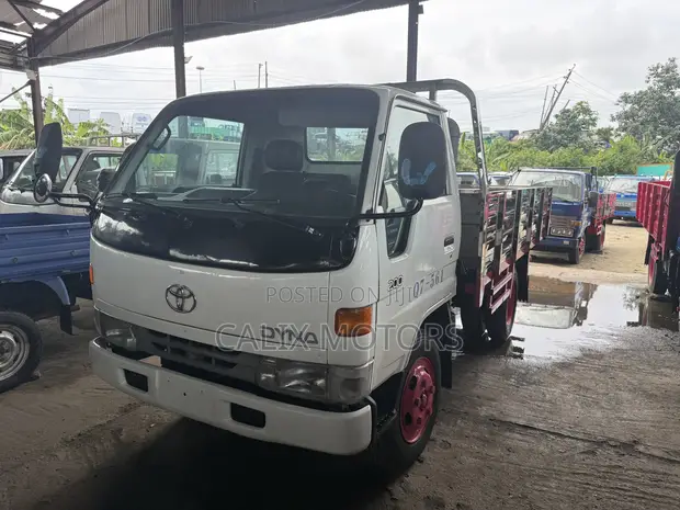 Toyota Dyna 200 Mini Truck (2006) Na Waje - 1