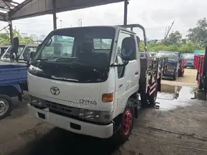 Toyota Dyna 200 Mini Truck (2006) Na Waje