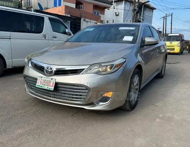 2014 Toyota Avalon XLE Sedan - Silver - 1