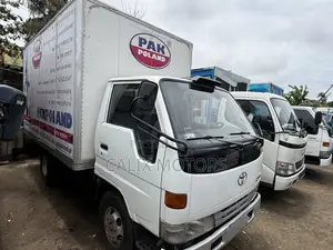 Foreign Used Toyota Dyna Cover Body Mini Truck